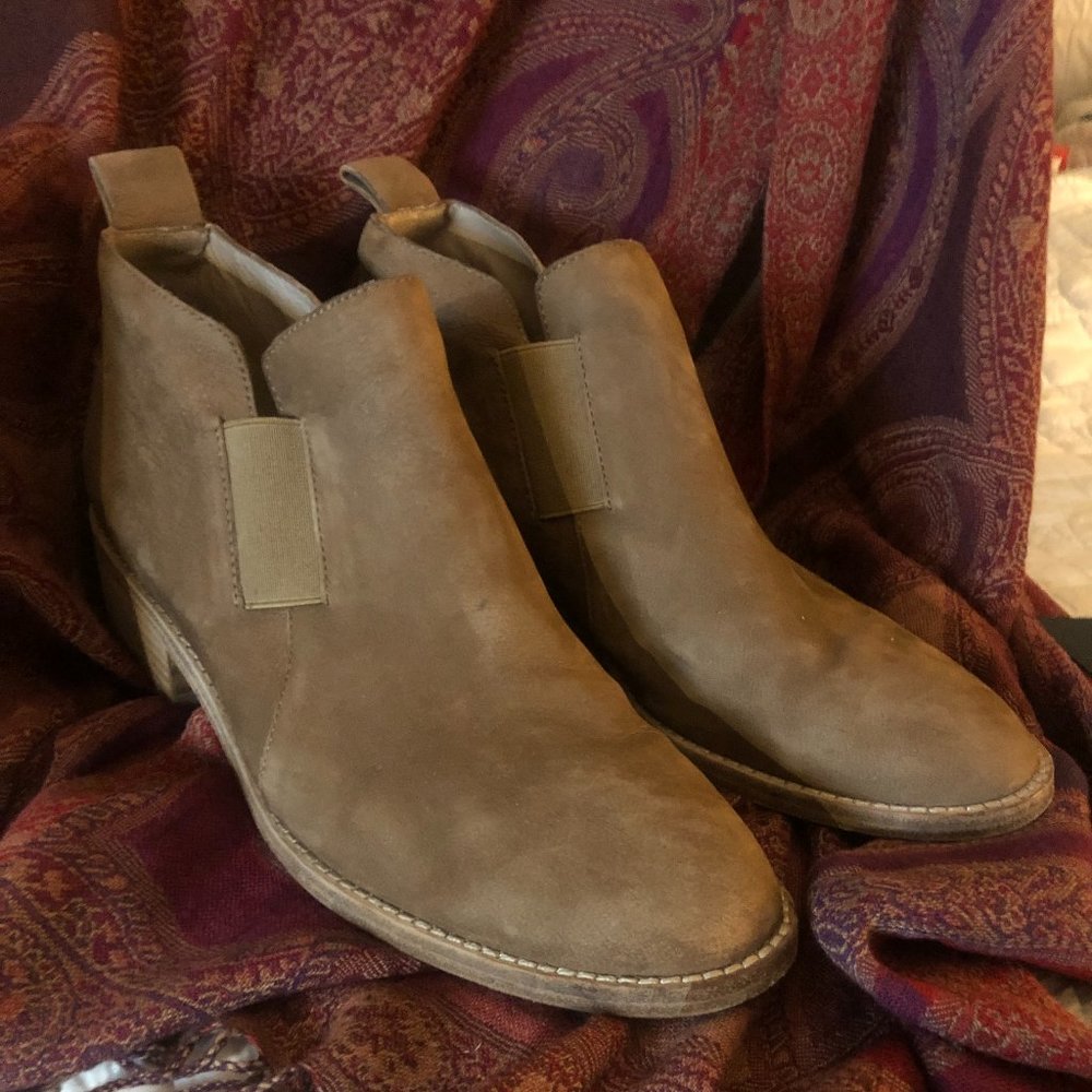 EILEEN FISHER SUEDE BOOTIES.  Sz. 9.5   EUC